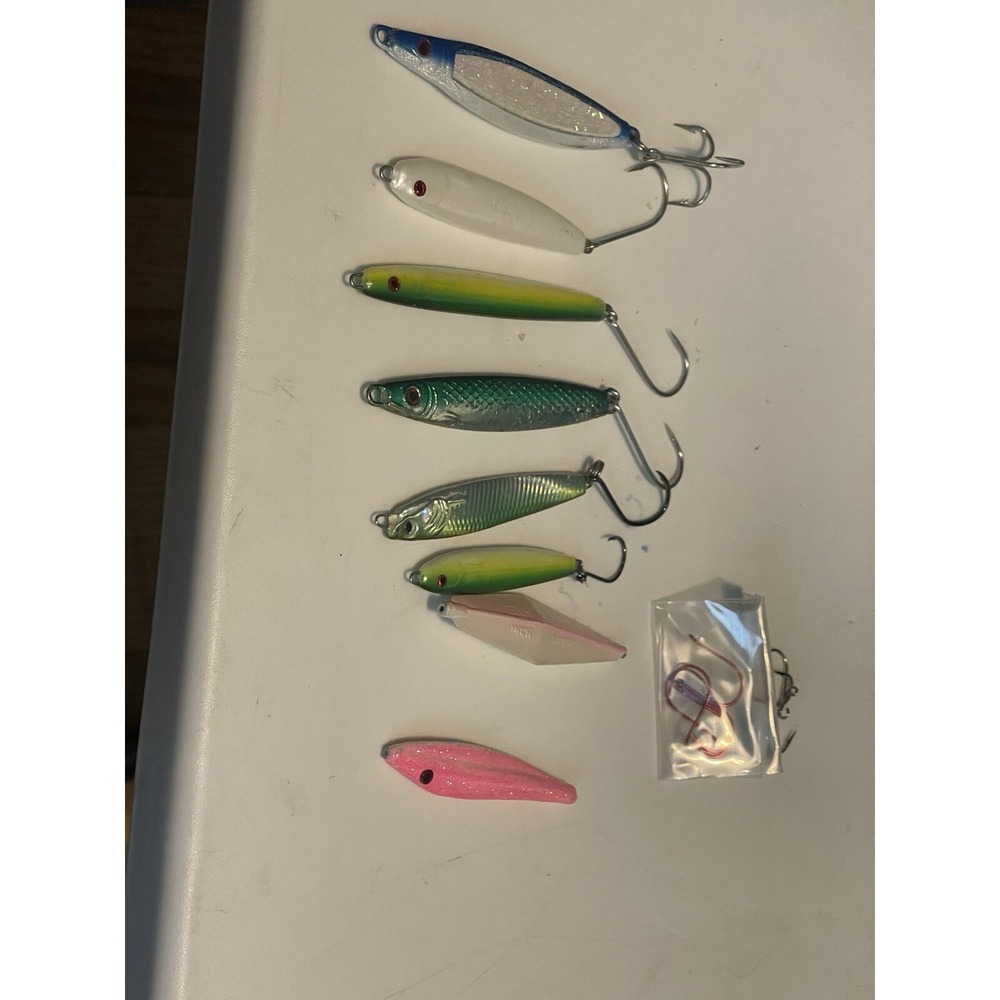 Lot Of 8 Fishing Lures